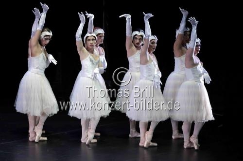 Amerikanische Männer-Ballettkompanie Les Ballets Trockadero de Monte Carlo gastiert im Rahmen des 35. Kölner Sommerfestivals vom 16. bis 21. Juli 2024 in der Kölner Philharmonie (© Thomas Brill)
