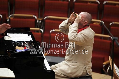 Niederländischer Musikcomedian Hans Liberg gastierte in Begleitung des WDR Rundfunkorchester Köln unter der Leitung von Basil Coleman mit seiner Show 