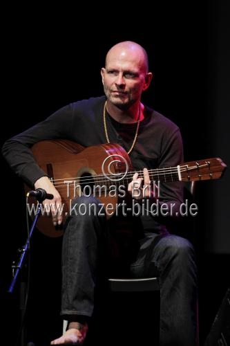 Deutscher Gitarrist Ottmar Liebert gastiert auf seiner 
