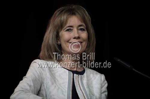 Deutsche Schriftstellerin Charlotte Link und die deutsche Moderatorin Bärbel Schäfer stellen Links neuen Roman 