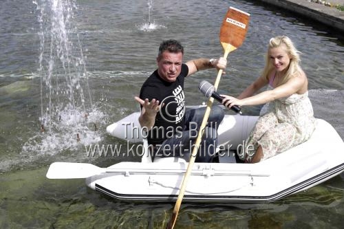 Kölner Moderator Linus (Michael Büttgen) gastiert mit seiner Talentprobe am Freitag, den 10. Mai 2013, um 20.00 Uhr Open Air am Tanzbrunnen Köln (&copy; Thomas Brill)