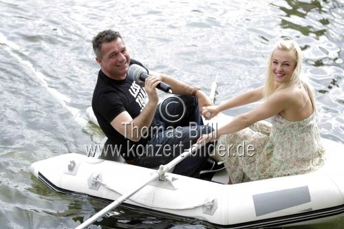 Kölner Moderator Linus (Michael Büttgen) gastiert mit seiner Talentprobe am Freitag, den 10. Mai 2013, um 20.00 Uhr Open Air am Tanzbrunnen Köln (&copy; Thomas Brill)