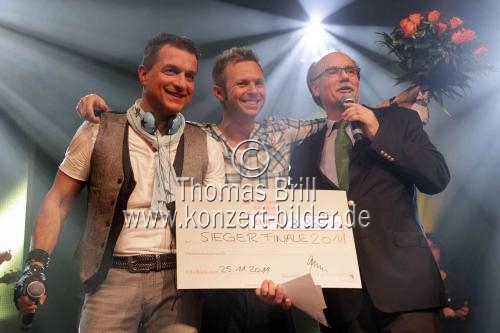 Kölner Moderator Linus (Michael Büttgen) beim Finale der Linus Talentprobe im Theater am Tanzbrunnen Köln (&copy; Thomas Brill)