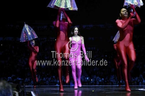 Brititsche Popsängerin Dua Lipa gastiert auf ihrer 