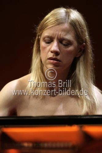 Ukrainischstämmige Pianistin Valentina Lisitsa gastiert in der Philharmonie Köln (&copy; Thomas Brill)
