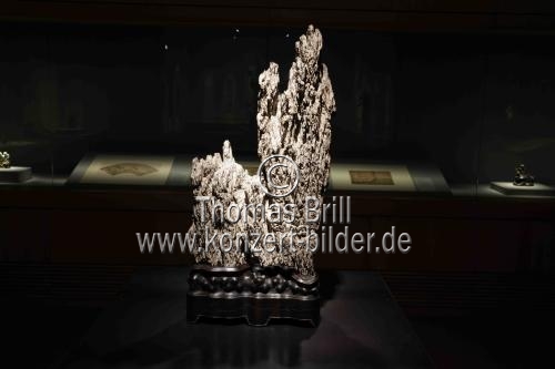 Die Ausstellung „Bizarre Schönheiten. Chinesische Literatensteine der Sammlung Benz“ gastiert vom 9. April 2024 bis 6. Januar 2025 im Museum für Ostasiatische Kunst Köln (&copy; Thomas Brill)