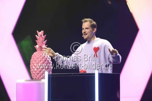 Deutsche Comedian Bastian Bastian Bielendorfer, Felix Lobrecht, Dennis Wolter gastieren bei der 1Live Köln Comedy-Nacht XXL in der Lanxess-Arena Köln (© Thomas Brill)