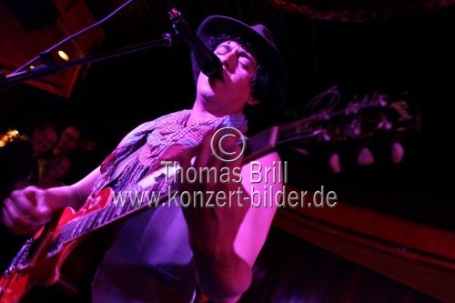 Amerikanischer Folk- und Rockmusiker Brian Lopez gastiert auf seiner 
