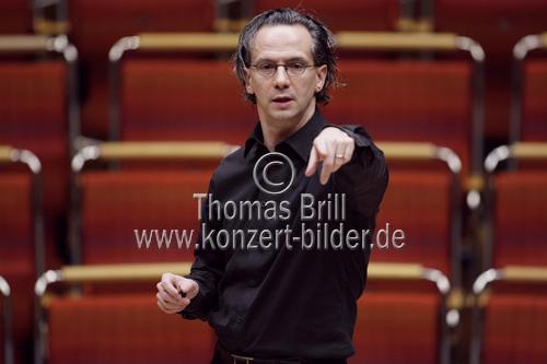Italienischer Dirigent Fabio Luisi leitet die Staatskapelle Dresden in der Philharmonie Köln (© Thomas Brill)