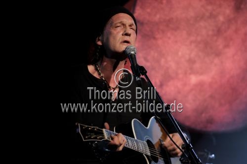 Deutscher Musiker und Songwriter Wolf Maahn gastiert auf seiner 