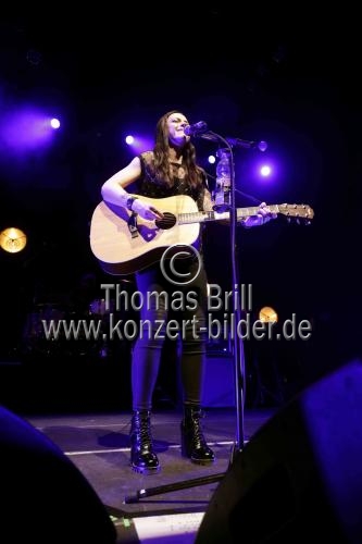 Schottische Singer und Songwriterin Amy MacDonald gastiert auf ihrer 