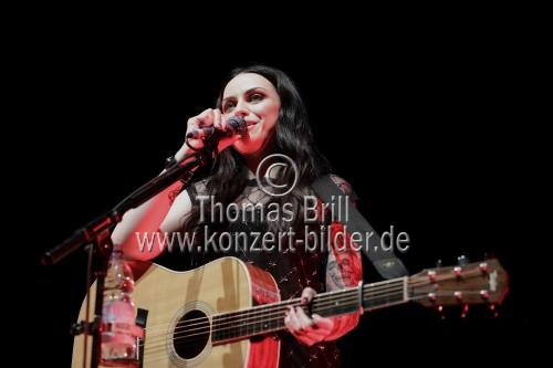 Schottische Singer und Songwriterin Amy MacDonald gastiert auf ihrer 