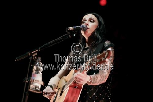 Schottische Singer und Songwriterin Amy MacDonald gastiert auf ihrer 