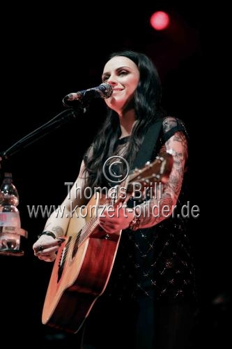 Schottische Singer und Songwriterin Amy MacDonald gastiert auf ihrer 