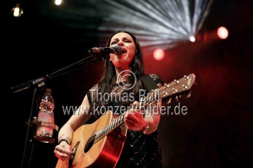Schottische Singer und Songwriterin Amy MacDonald gastiert auf ihrer 