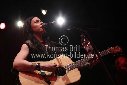 Schottische Singer und Songwriterin Amy MacDonald gastiert auf ihrer 