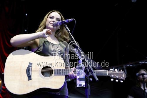 Schottische Singer und Songwriterin Amy MacDonald gastiert auf ihrer 