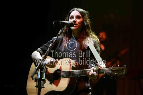 Schottische Singer und Songwriterin Amy MacDonald gastiert auf ihrer 