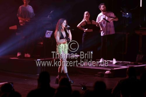 Deutsche Schlagersängerin Vanessa Mai gastiert auf ihrer 