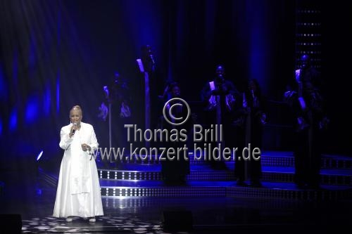 Amerikanische Gospel-Sängerin Queen Esther Marrow gastiert mit The Harlem Gospel Singers und Band auf ihrer “Bring it on!”-Tour im Musical Dome/Oper am Dom Köln (© Thomas Brill)