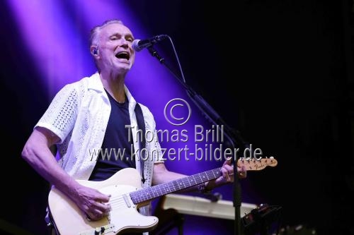 Britische Musiker Nick Mason's Saucerful Of Secrets gastiert auf ihrer 