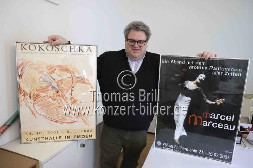 Deutsche Kulturmanager und Agent Felix Mauser im Interview bezüglich der Teilhabe an Kunst und Kultur für Menschen mit wenig Geld in den Räumen der Kölner Kulturliste (&copy; Thomas Brill)