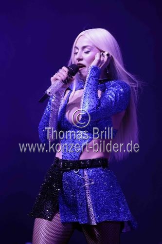Amerikanische Popsängerin Ava Max gastiert auf ihrer „Diamonds & Dancefloors“-Tour im Palladium Köln (© Thomas Brill)