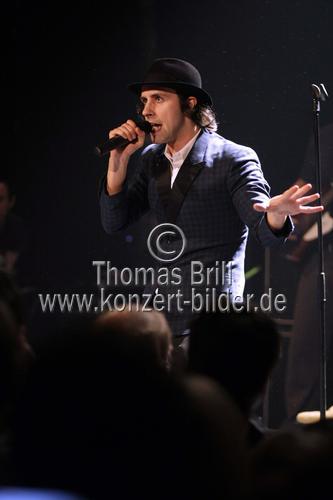 Britische Indie-Rockband Maxïmo Park gastiert mit Sänger Paul Smith auf ihrer 