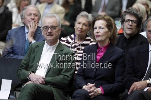 Deutsche Galerist Hans Mayer erhält den mit 10 000 Euro dotierten Art-Cologne-Preis 2015 im Historischen Rathaus der Stadt Köln (&copy; Thomas Brill)