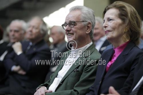 Deutsche Galerist Hans Mayer erhält den mit 10 000 Euro dotierten Art-Cologne-Preis 2015 im Historischen Rathaus der Stadt Köln (&copy; Thomas Brill)