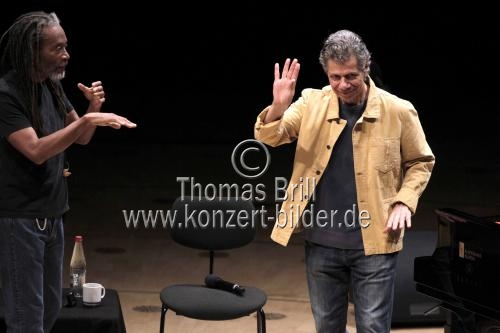 Amerikanische Vokalkünstler Bobby McFerrin gastiert im Duet mit dem amerikanischen Jazz-Pianisten Chick Corea in der Philharmonie Köln (&copy; Thomas Brill)