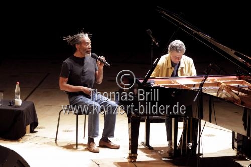 Amerikanische Vokalkünstler Bobby McFerrin gastiert im Duet mit dem amerikanischen Jazz-Pianisten Chick Corea in der Philharmonie Köln (© Thomas Brill)