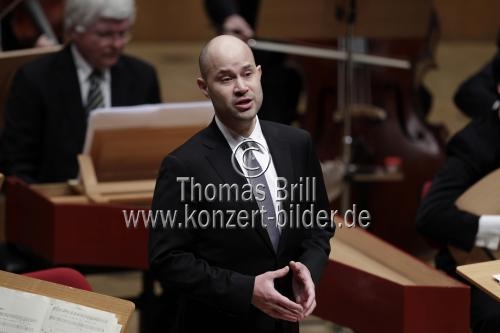 Amerikanische Countertenor Bejun Mehta begleitet das Kölner Kammerorchester unter der Leitung des niederländischen Dirigenten Jos van Veldhoven in der Philharmonie Köln (&copy; Thomas Brill)