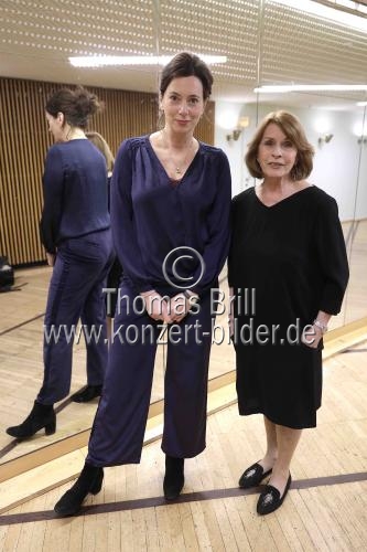 Österreichische Schriftstellerin Eva Menasse und Senta Berger im Gespräch über Wut und Idylle des verstorbenen österreichischen Schriftsteller Heimito von Doderer im Rahmen der lit.COLOGNE 2019 im Klaus-von-Bismarck-Saal im Funkhaus Köln (© Thomas Brill)