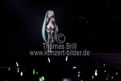 Japanische virtuelle Pop-Ikone Hatsune Miku gastiert in der Lanxess-Arena Köln (© Thomas Brill)