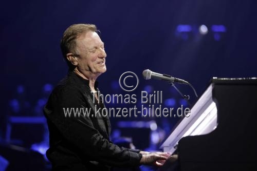 Britsche Rock-Musiker John Miles bei der Night of the Proms 2019 in der Lanxess-Arena Köln (© Thomas Brill)