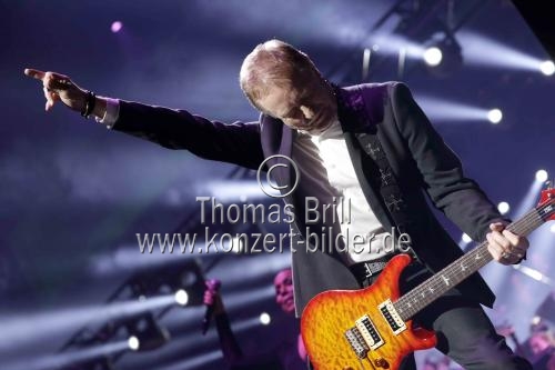 Britsche Rock-Musiker John Miles bei der Night of the Proms 2018 in der Lanxess-Arena Köln (&copy; Thomas Brill)