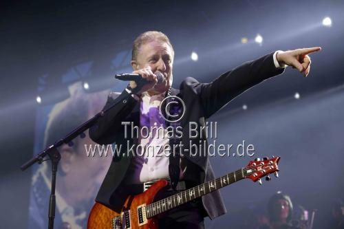 Britsche Rock-Musiker John Miles bei der Night of the Proms 2018 in der Lanxess-Arena Köln (© Thomas Brill)