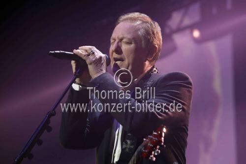 Britsche Rock-Musiker John Miles bei der Night of the Proms 2018 in der Lanxess-Arena Köln (&copy; Thomas Brill)
