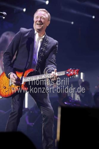 Britsche Rock-Musiker John Miles bei der Night of the Proms 2018 in der Lanxess-Arena Köln (&copy; Thomas Brill)