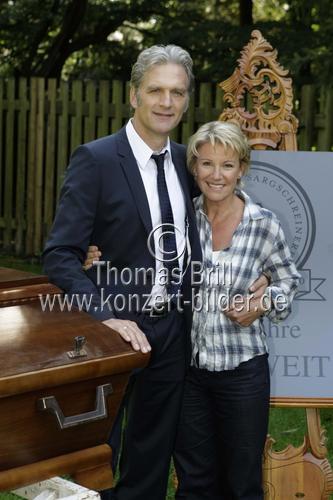 Schauspieler Mariele Millowitsch und Walter Sittler bei den Dreharbeiten zum ZDF-Komödie 