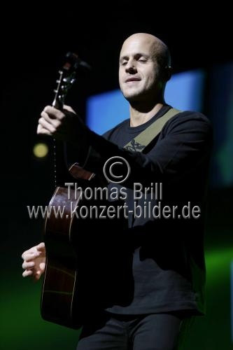Belgische Singer-Songwriter Jonathan Vandenbroeck alias Milow bei der Night of the Proms 2018 in der Lanxess-Arena Köln (© Thomas Brill)