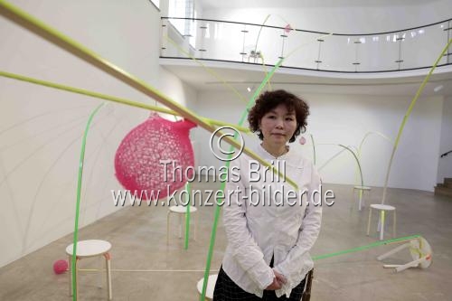 Künstlerin Yin Ming-Ming gastiert mit ihrer Ausstellung „The Fall Of Apple“ vom 24. März bis 30. April 2022 in der artothek Köln (&copy; Thomas Brill)