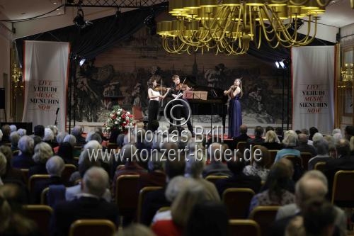 Deutsche Bratschist Nils Mönkemeyer gastiert beim Jubiläumsbenefizkonzert des LiveMusicNow Köln e.V. in der Wolkenburg Köln (&copy; Thomas Brill)