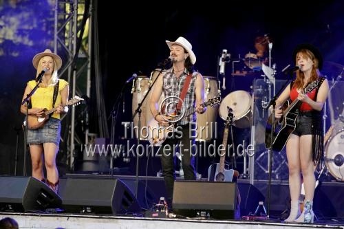 Deutsche Patchwork Country Rock Band More Than Words gastieren auf ihrer 
