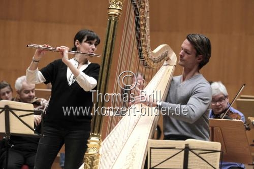 Französische Flötistin Magali Mosnier gastiert gastiert in Begleitung der Academy of St Martin in the Fields und des französischer Harfenisten Xavier de Maistre in der Philharmonie Köln (&copy; Thomas Brill)