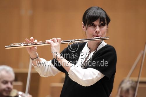 Französische Flötistin Magali Mosnier gastiert gastiert in Begleitung der Academy of St Martin in the Fields und des französischer Harfenisten Xavier de Maistre in der Philharmonie Köln (&copy; Thomas Brill)