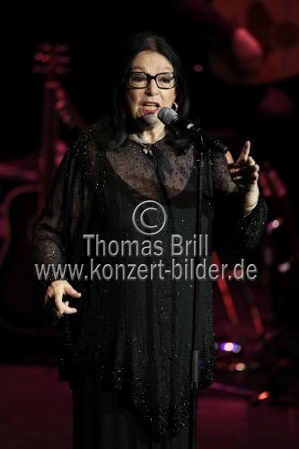Griechische Schlager-Sängerin Nana Mouskouri gastiert mit ihrer Tochter Lénou auf ihrer 