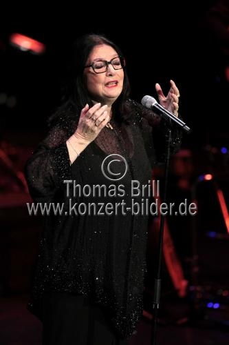 Griechische Schlager-Sängerin Nana Mouskouri gastiert mit ihrer Tochter Lénou auf ihrer 