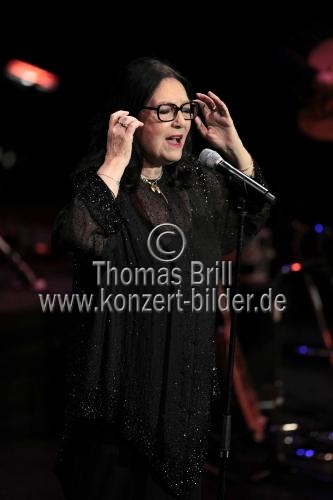 Griechische Schlager-Sängerin Nana Mouskouri gastiert mit ihrer Tochter Lénou auf ihrer 